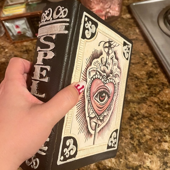 Spell book decor - Picture 2 of 3